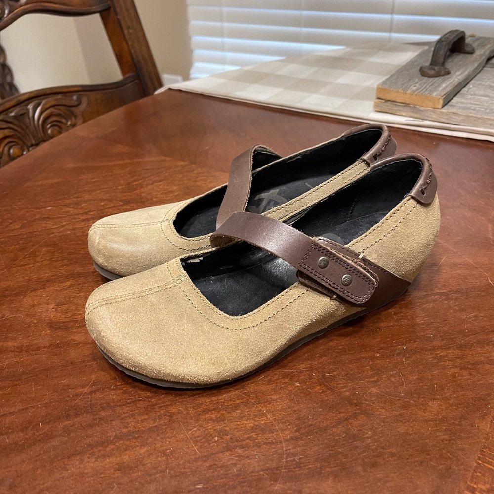 OTBT Salem leather mary Split Toe jane hidden wedge